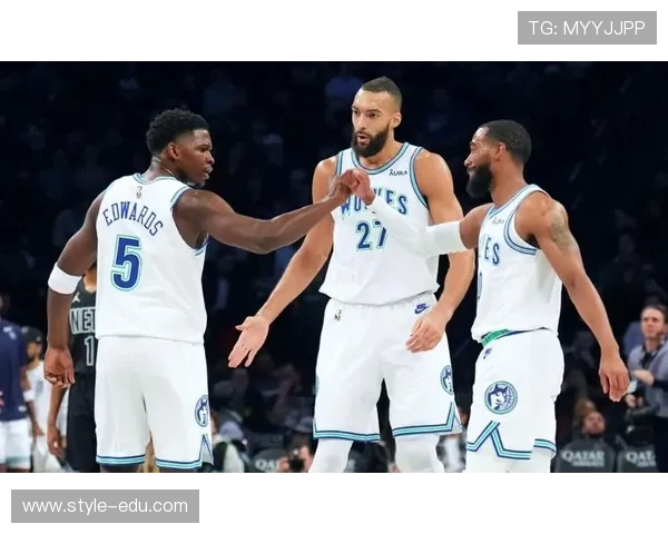 兰德尔谈与爱德华兹的默契配合：赛季磨合让我们更加默契无间